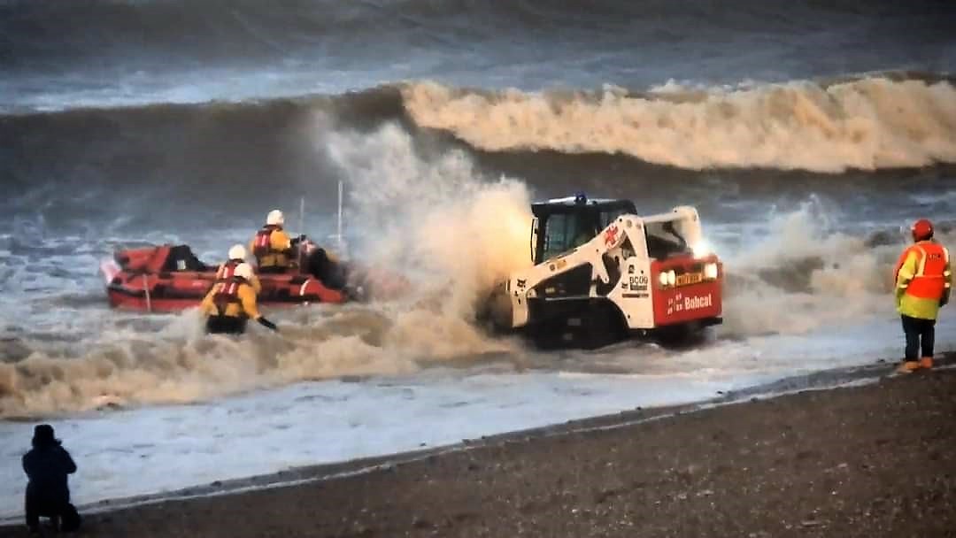 RNLI's tweet image. .@RNLI_Llandudno recently launched their inshore lifeboat in very challenging conditions to a beachgoer who had been forced to scramble up cliffs to escape the rising tide. Tidal cut off is particularly dangerous in winter when air and sea temperatures are very low #BeCoastSafe