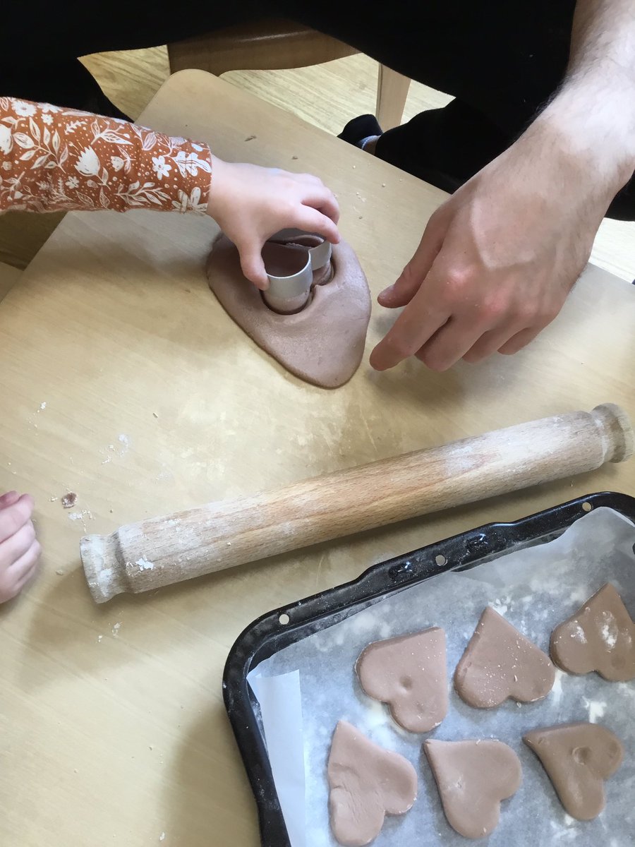 snapcorsham's tweet photo. We are spreading the love with our families and friends here in toddlers. We hope you all loved your Valentine’s Day treats which were all handmade by our toddlers. We have been so busy creating our cards and baking biscuits and making salt dough hearts ♥️🧡💛💚💙💜🖤🤍🤎 https://t.co/EEDJjDUrkb