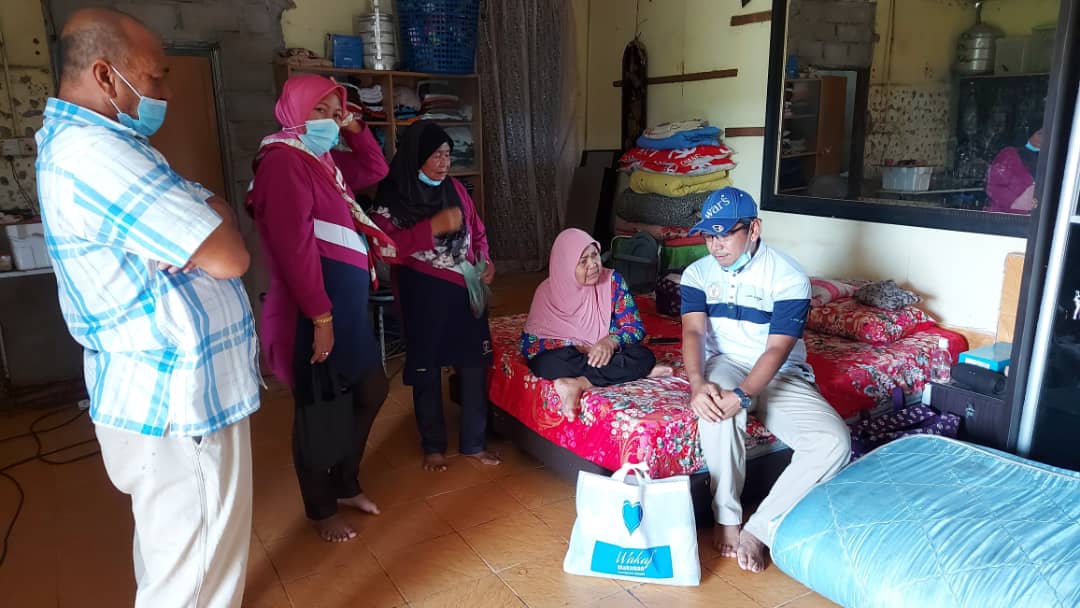 Ziarah warga keuzuran di pulau perhentian