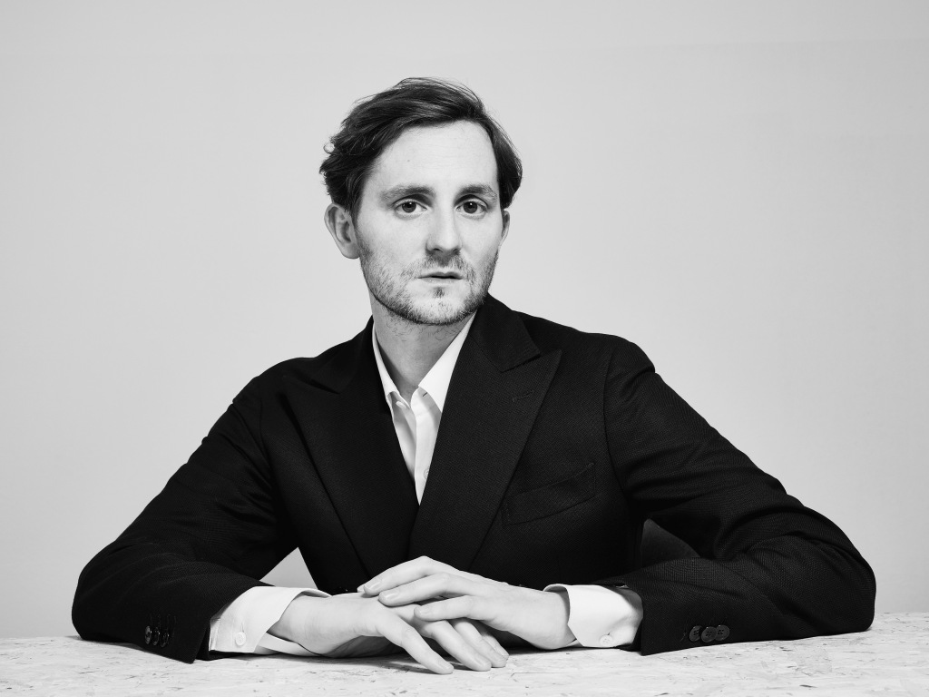 cppluxury's tweet photo. Armani Group appoints first ever Deputy Director of Online and Offline Image (new position)
https://t.co/UTnKj83XCX
#Armani #GiorgioArmani #ArmaniGroup #newappoinment #leadership #luxury #luxurygroup #luxuryfashion @armani https://t.co/hIZgSBjShl