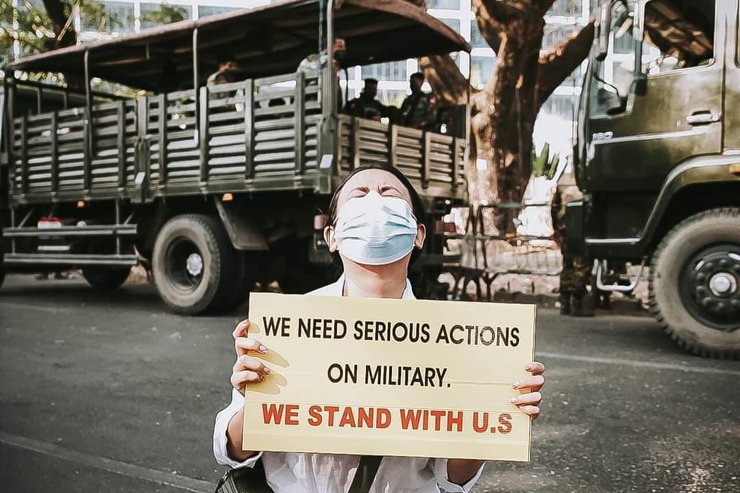 HeinThu24576560's tweet photo. We,MyanmarCitizens, lost not only freedom but also safetiness. We have to be cautious 24/7 from the police and military who are trying not to protect the us but to assault without showing mercy.
#RejectMilitaryCoup 
#TankMilitaryInCity
#HearTheVoiceOfMyanmar 
#OurNightAreNotSafe https://t.co/lI3R76IFGf