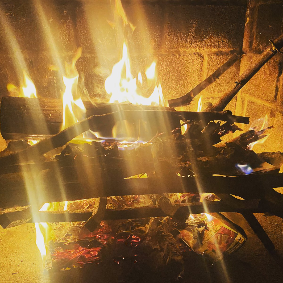 mrdac's tweet image. #fireplace #fire #7degrees