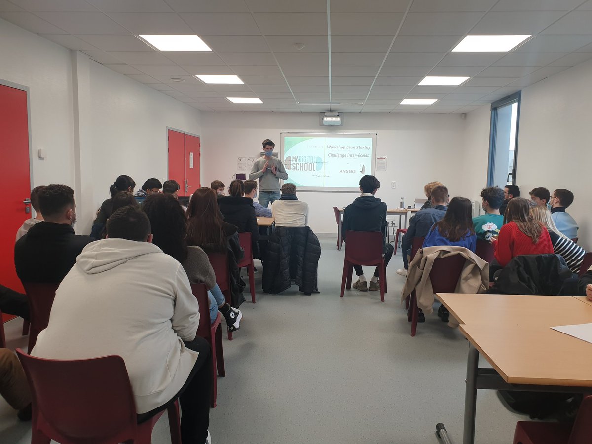 On continue cet après-midi par un brainstorming sur les projets sélectionnés ce matin.

Au total, 6 projets dans divers domaines : la bière 🍺,  les vêtements 👗 👔,  la coloc, les actions humanitaires, la loterie et pour la recherche d'emploi. 
#leanstartupMDS