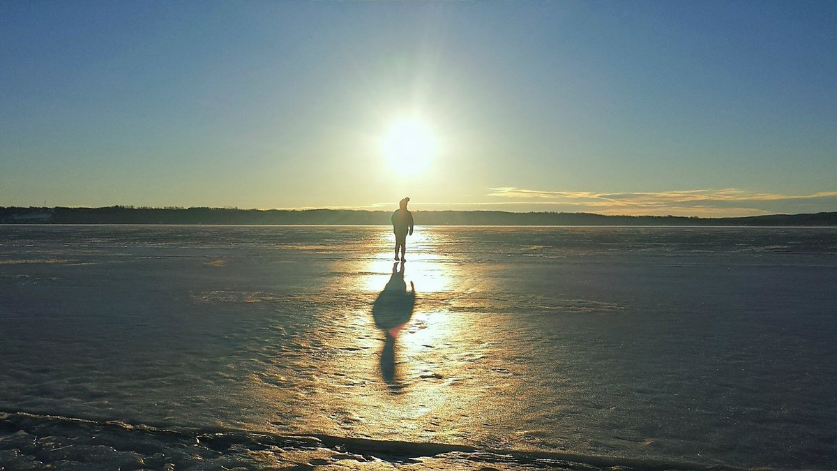 rusticresort's tweet photo. Just a real-feel of awesomeness! #lakeleelanau #leelanaurusticresort #leelanau #serenesunrise https://t.co/SaRSAG4sYL