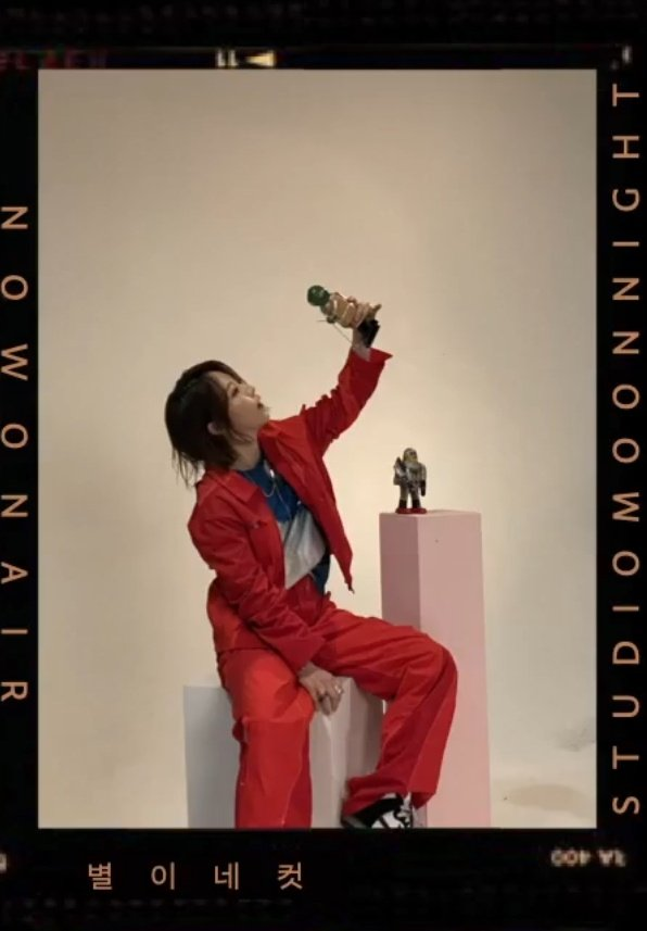 latinmoomoo's tweet photo. Moonbyul x Naver Now "Studio Moon Night"

Fotos que Moonbyul reveló durante el programa, dijo que eran privadas y que no iba a publicarlas en otro lado, que solo se verán en Studio Moon Night.

#Moonbyul #문별 
@RBW_MAMAMOO https://t.co/eN4amTV95O
