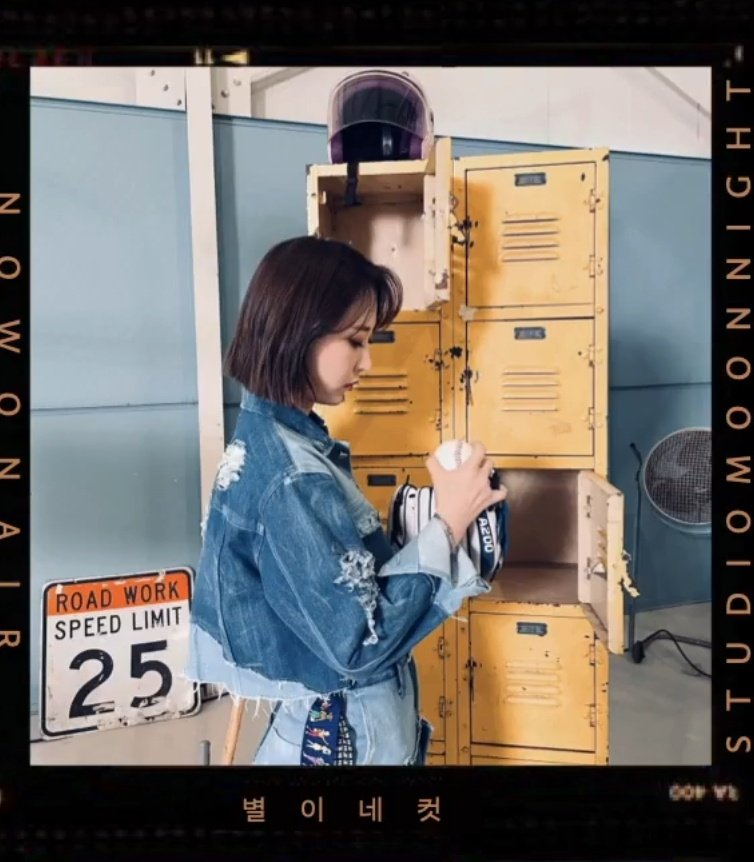 latinmoomoo's tweet photo. Moonbyul x Naver Now "Studio Moon Night"

Fotos que Moonbyul reveló durante el programa, dijo que eran privadas y que no iba a publicarlas en otro lado, que solo se verán en Studio Moon Night.

#Moonbyul #문별 
@RBW_MAMAMOO https://t.co/eN4amTV95O