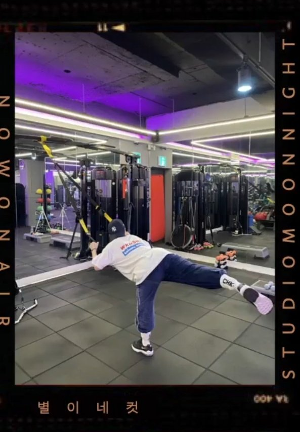 latinmoomoo's tweet photo. Moonbyul x Naver Now "Studio Moon Night"

Fotos que Moonbyul reveló durante el programa, dijo que eran privadas y que no iba a publicarlas en otro lado, que solo se verán en Studio Moon Night.

#Moonbyul #문별 
@RBW_MAMAMOO https://t.co/eN4amTV95O