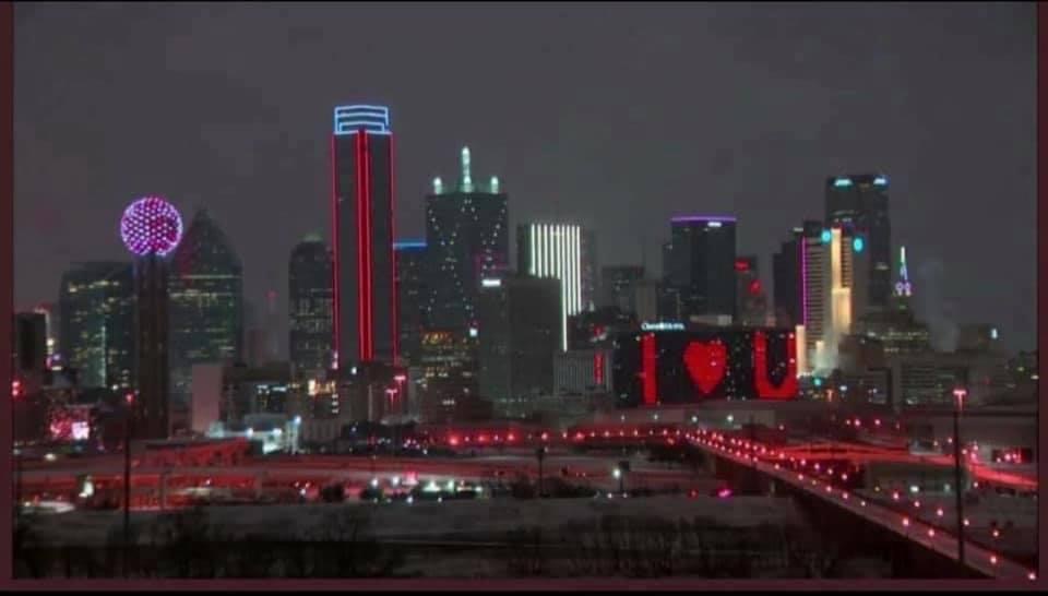 jaycan219's tweet photo. Been out of power since 2am due to “rotating power outages” meanwhile in Downtown Dallas.. #Dallas #DallasWeather #downtown https://t.co/LMGYFc6Gae