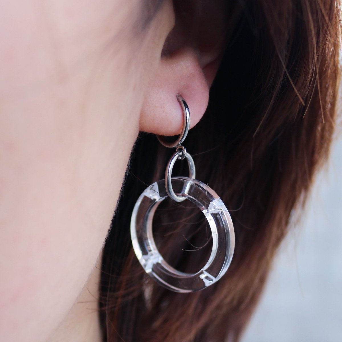 turigono's tweet photo. ꫛꫀꪝ 【HALFLOGO Series】

⚪️ HALFLOGO CREAR Pierce / Earrings

Turigonoのハーフロゴデザインを彫ったチャームが揺れるピアスとイヤリング。
髪の毛に透けて見えるロゴがさり気なくてカワイイ🖤
#turigono https://t.co/ZKHt0W4VPX