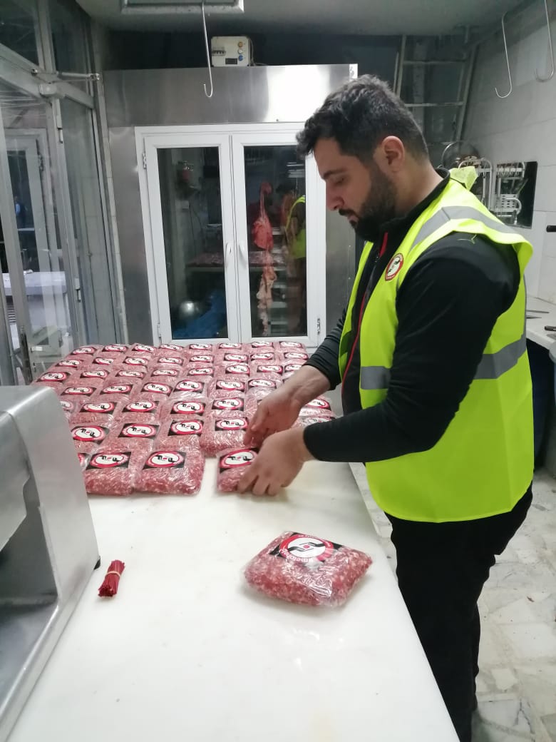 Time_To_Help's tweet photo. In #Libanon wird noch geholfen! Gemeinsam mit der Australian Relief Organisation @aurelieforg wurden neben dringend benötigten Medikamenten und Grundnahrungsmitteln auch frisches Fleisch verteilt, da dieser derzeit ein Luxusgut für die Menschen in Libanon ist.
#timetohelpde https://t.co/Ww3V6TGCkG