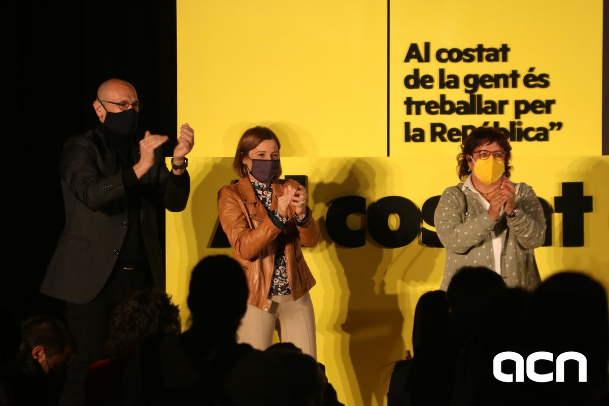 catalannews's tweet photo. #BREAKING: A day after the Catalan election, Spain's public prosecutor requests that the jailed pro-independence leaders' leave permits be revoked and calls for them to be suspended immediately pending a judge's final ruling

More on: https://t.co/9oqpgsqxh4 https://t.co/eHTdHeprrR