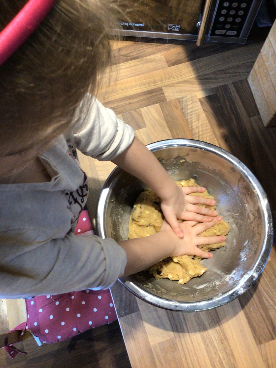 NewsteadClaire's tweet photo. @Astley_Primary1 @astley_primary5 @Astley_Primary @jen_goakes @superal2012 
Finally made some of Mr Seager’s Cookies! Delicious! Even though we put the egg in the wrong recipe! We needed Sophie and Isabel to keep us on the right track I think! Another fab Video Mr S! Thank you! https://t.co/z7ziZmpx9r