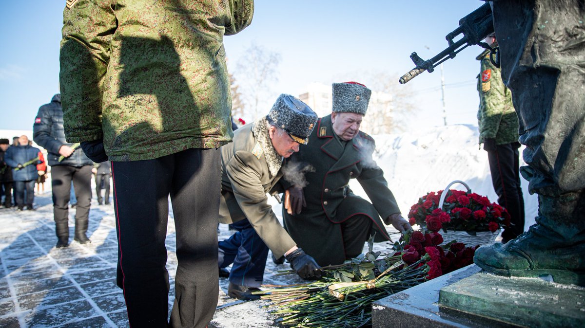 v_slepcov's tweet photo. В этот день 32 года назад завершился вывод советских войск из Афганистана. Сегодня память воинов-интернационалистов почтили возложением. Низкий поклон за ваш подвиг! Мы помним.
⠀
#нашеПодмосковье #Солнечногорск https://t.co/KaCvcbMZBa