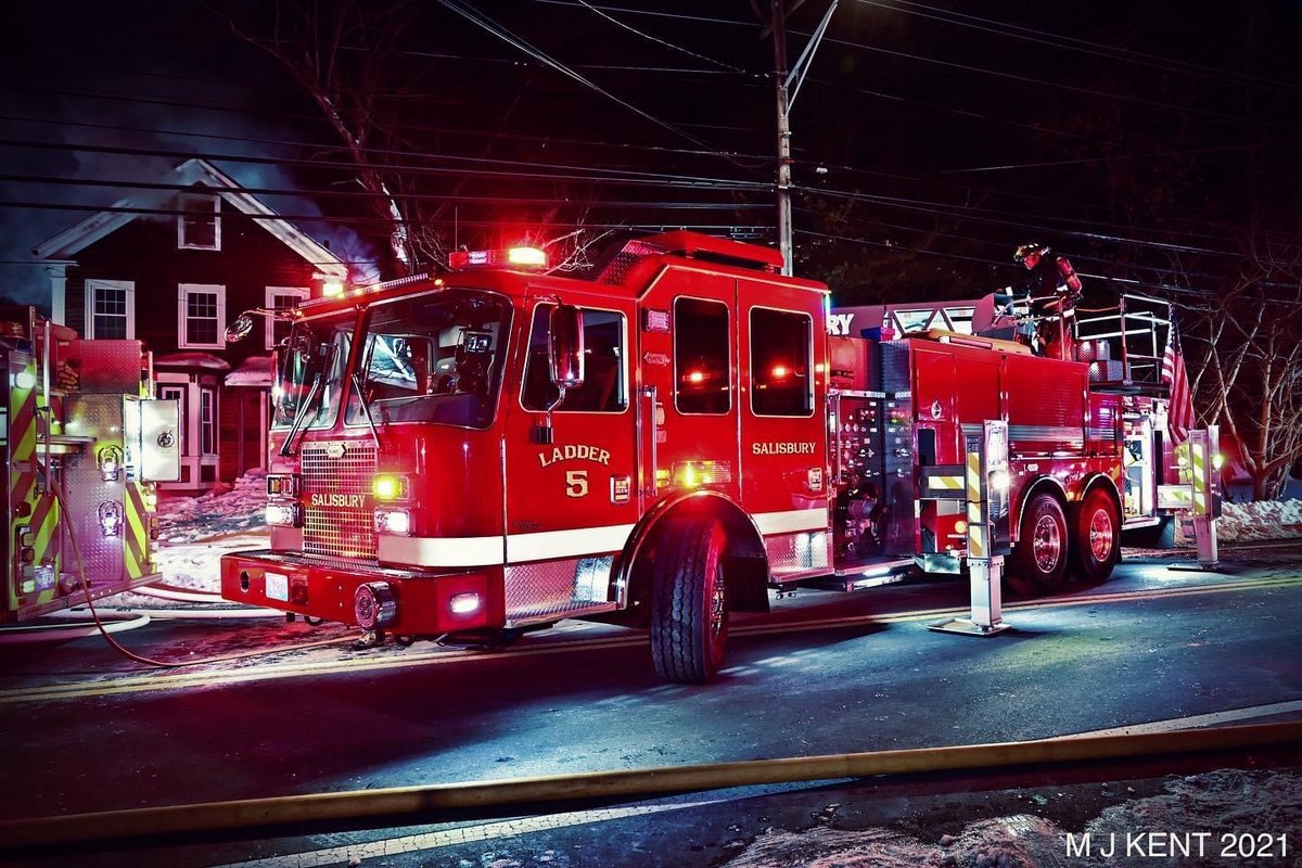 KMEFire's tweet photo. #KMEatWork - Shown here is Salisbury Fire Department, MA Ladder 5 in action last night at a 2 alarm fire. #KMEFire #KMEWorksForYou #ConfidenceAtEveryStep #TuffTruck
📷: Michael Kent
Sold by: Bulldog Fire & Emergency Apparatus https://t.co/eQB6Dwq5jw