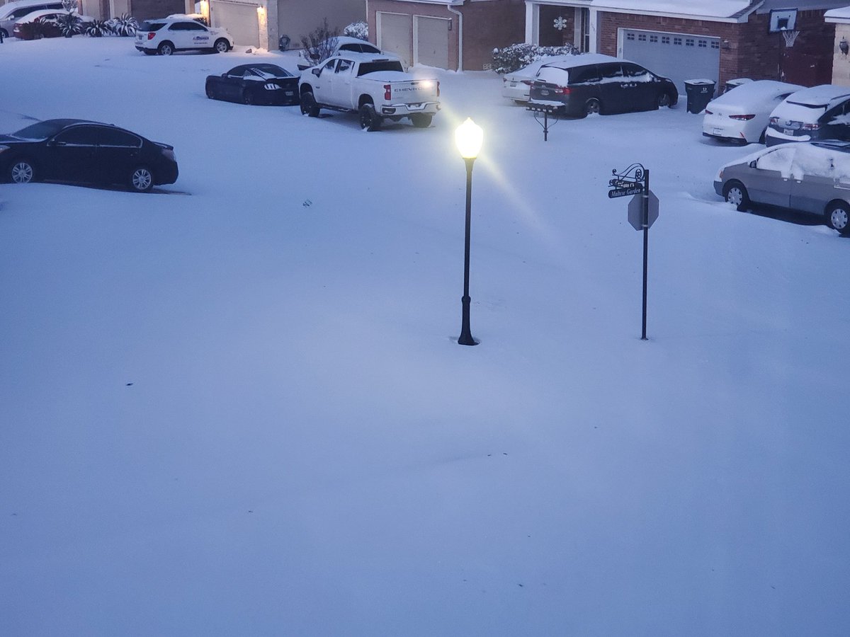 jag731's tweet photo. The AM after. #SanAntonio #PostSnowStorm #Satwx #txwx 👀❄🌨 https://t.co/2NW23hn2vW