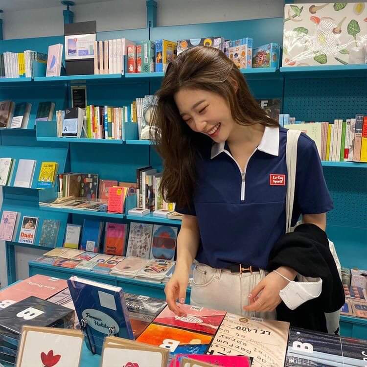 useursunscreen's tweet photo. her smile , valentine , my happiness ✿

📍 book store https://t.co/Oa7PSkWTDD