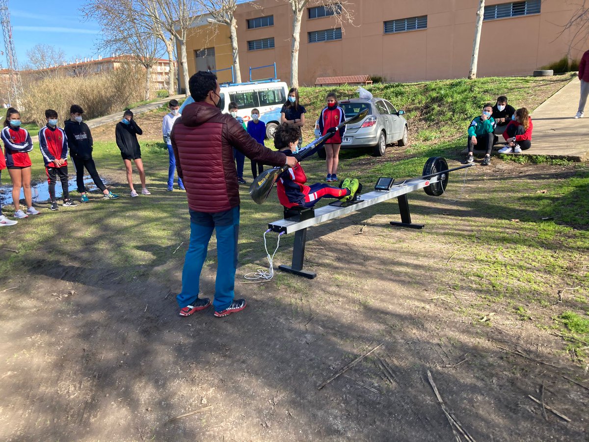 Iuxtanam's tweet photo. Después de un buen entrenamiento y aprovechando el buen tiempo, nuestros pequeños han aprendido un poco de técnica.

Poco a poco van pasando de disfrutar con el simple hecho de subirse a una piragua, a intentar ir cada vez un poco más rápido en ella.
#cantera #iuxtanam https://t.co/iTodwYUryl