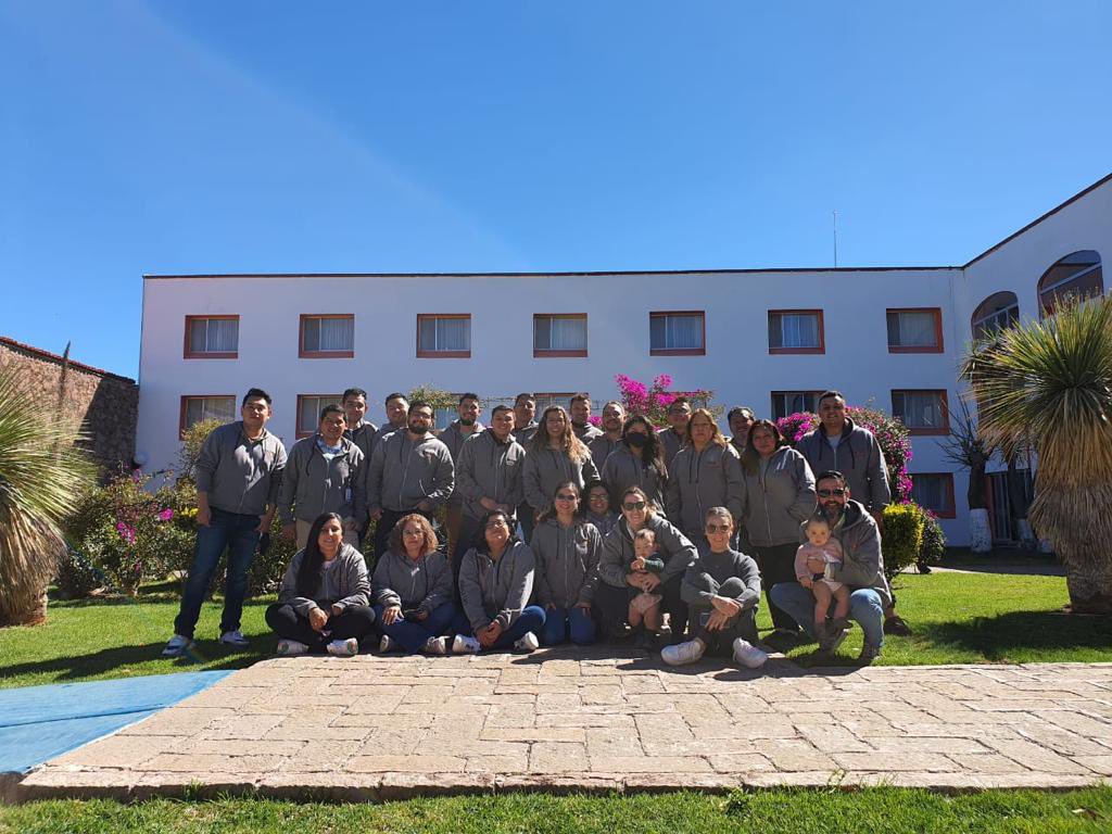 planasmasip's tweet photo. Este fin de semana lo hemos compartido en #Amealco Querétaro con la familia @RinolMexico 

Estos eventos nos enfocan a acercarnos juntos a trabajar por los valores de la empresa y @RCRIF

🦺Trabajo en equipo
✅Honestidad
💡Innovación

#n1enpisosindustriales
#Lideresdelmundoplano https://t.co/1ufkKo9xrY