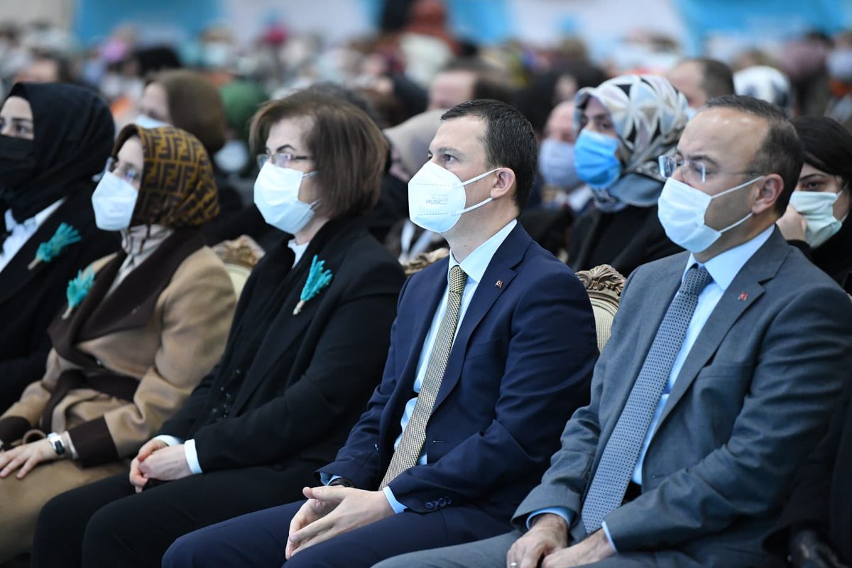 Ankara İl Kadın Kolları 5. Olağan Kongremizi şehitlerimizi dualarla anarak, ruhlarına Fatihâlar ikram ederek gerçekleştirdik.

Taşın altına elini değil yüreğini koyan AK Kadınlar’a teşekkür ediyorum.

#İnandığınYoldaYürü