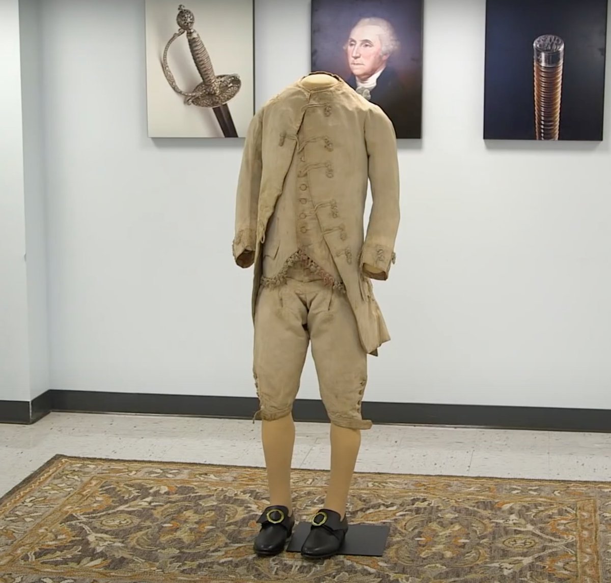 modelcleaners's tweet image. Check out this 3-piece suit worn by George Washington himself. Valued at around 2.5 Million dollars, it looks much different than the suits we clean today. #PresidentsDay #presidentsday2021 #ModelCleaners #GeorgeWashington