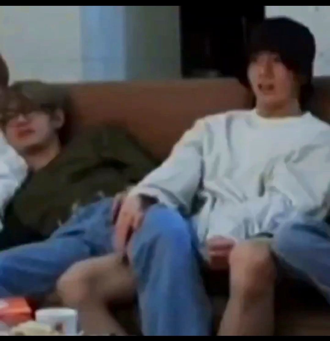 blssmguk's tweet photo. taekook’s love language is thighs, don’t believe me? look: https://t.co/vengasJ2ve