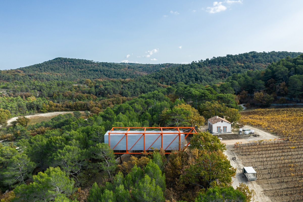 tomravenscroft's tweet photo. Richard Rogers is leaving on a high! His final project is a spectacular art gallery cantilevered over a French vineyard – https://t.co/w8dAsFShs8 (via @dezeen) https://t.co/lCgk15AHvO