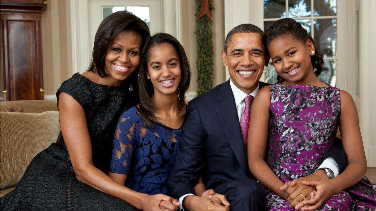 بوابة الوفد صور.. باراك أوباما يحتفل في عيد الحب بزوجته وبناته