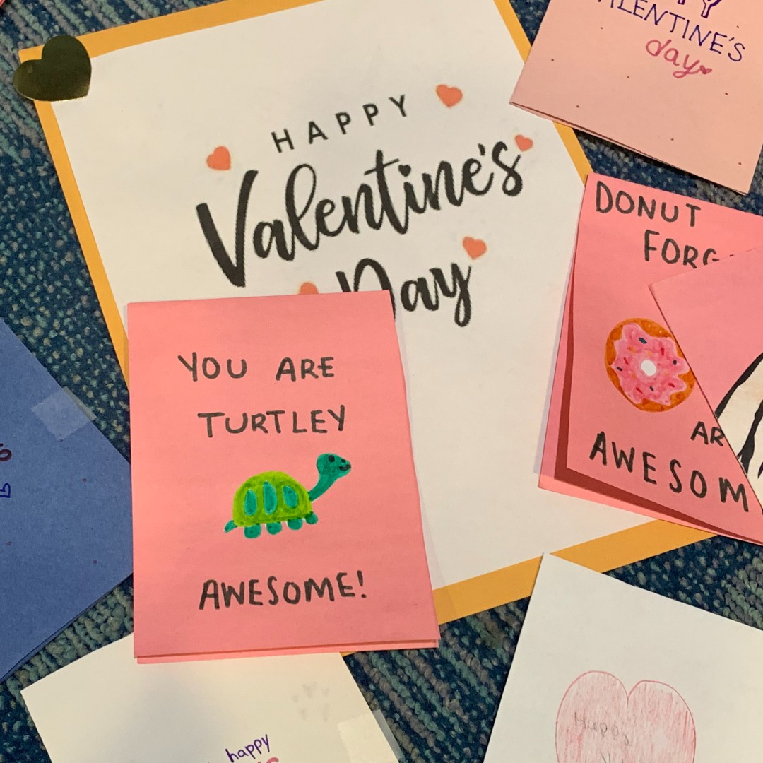 How sweet! Howell High School MAW Club members are not only working to raise vital funds needed to help grant wishes happening right now but also took the time to create special handwritten messages of hope for wish kids in celebration of  Valentine’s Day. 💙🌟  #KidsForWishKids