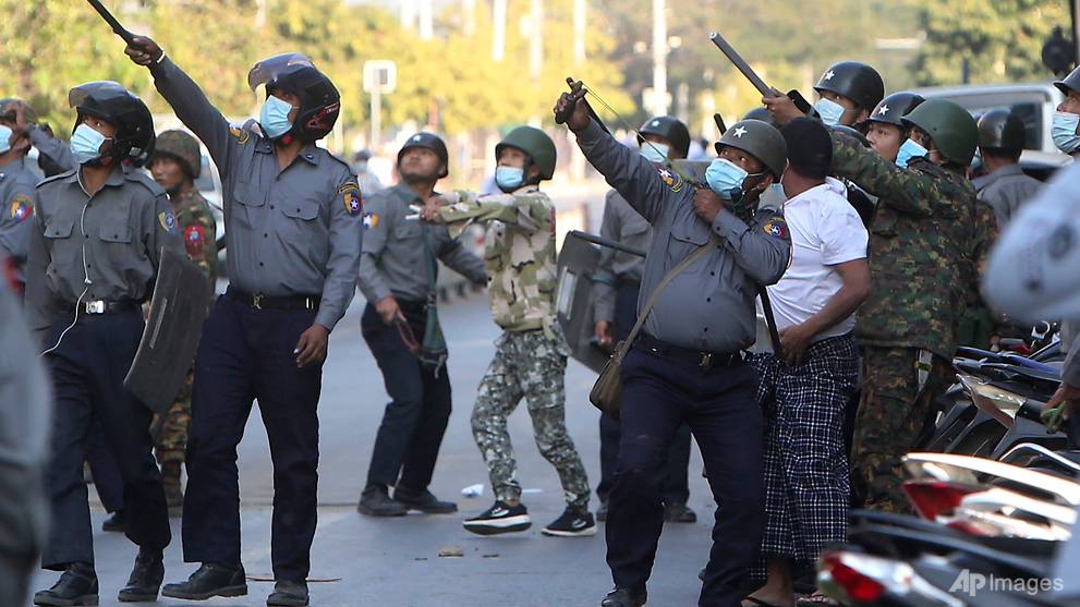 Myanmar security forces open fire to disperse protesters cna.asia/3devEqM