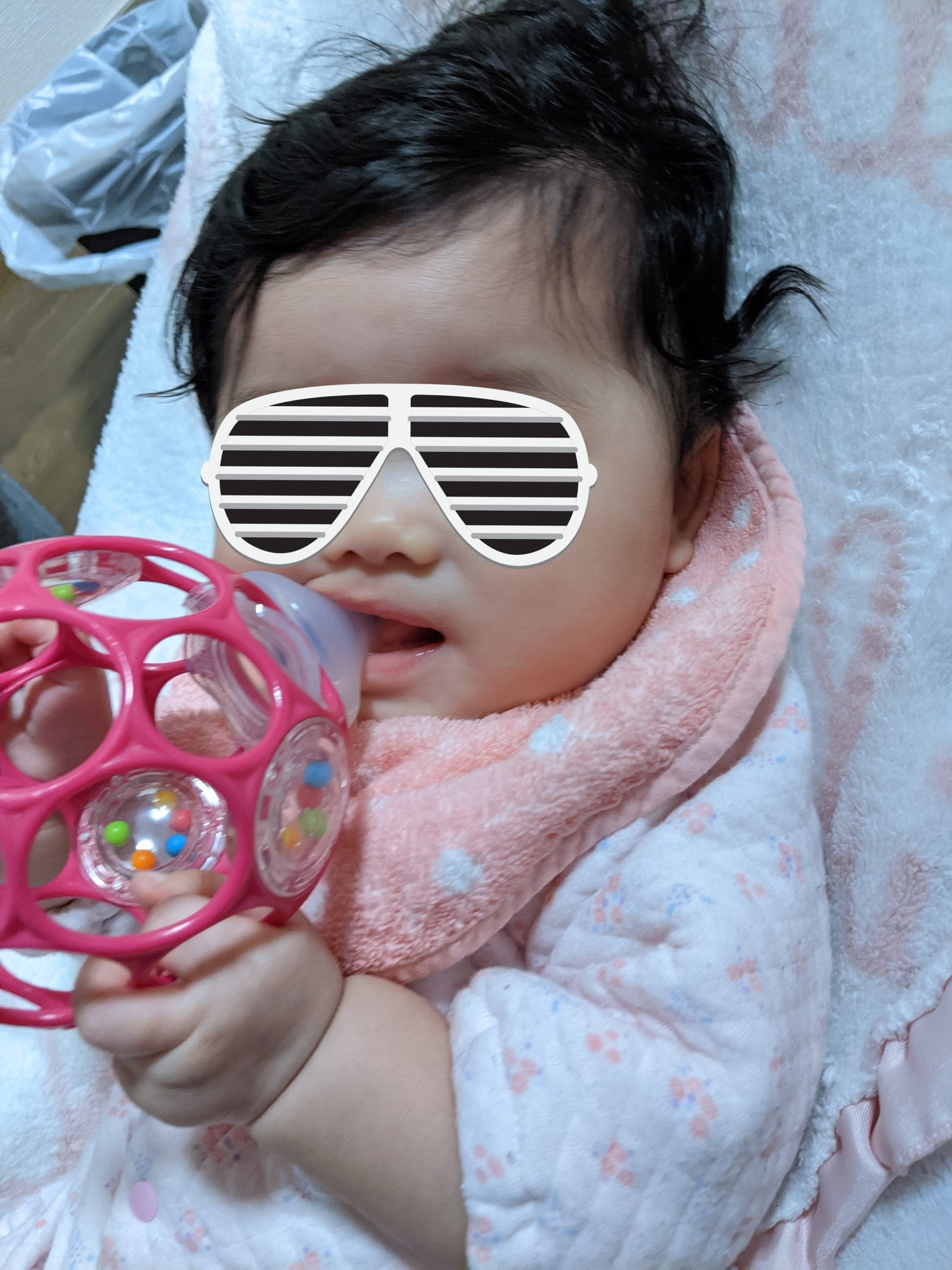 あみ1y1m 哺乳瓶拒否ひどくて一切受け付けなかった娘ちゃん 前にtwitterで見たオーボールに 哺乳瓶 乳首つける裏技で昼間遊ばせてたら 先ほど哺乳瓶からミルク飲んでくれました ありがとうtwitter