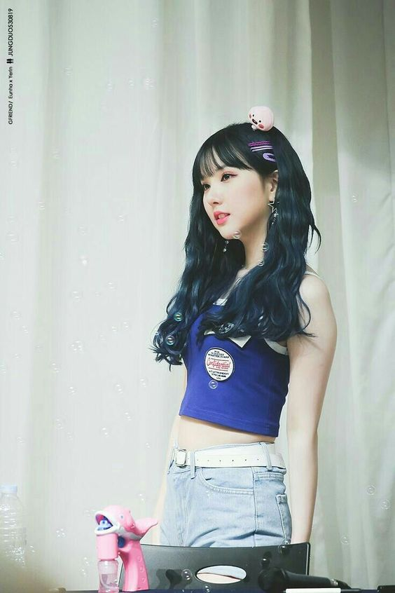 97JEUNBI's tweet photo. @skzbngchris really? then what song will you sing for me? https://t.co/gHk7lTF19x