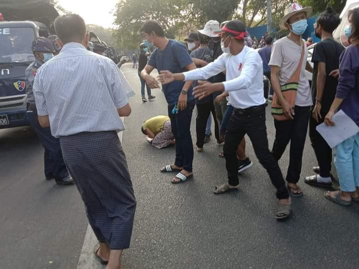 Parents are apologizing to release their children.

How can they do like this to our innocent Civilians.

#SaveMyanmar
#RejectMilitaryCoup 
#HearTheVoiceOfMyanmar