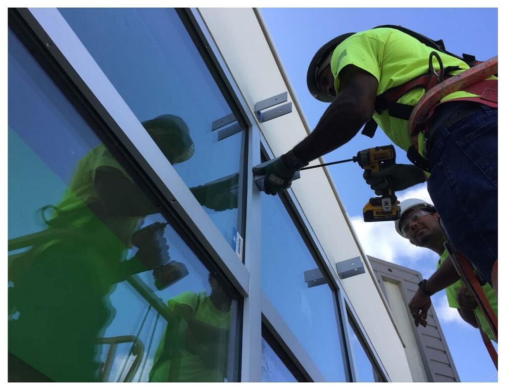 SundanceArch's tweet image. Happy Monday! 

Getting up close and personal with our installation process 🛠

#installation #installationprocess #custom #custombuilt #designbuild #manufacturing #americanmade #construction