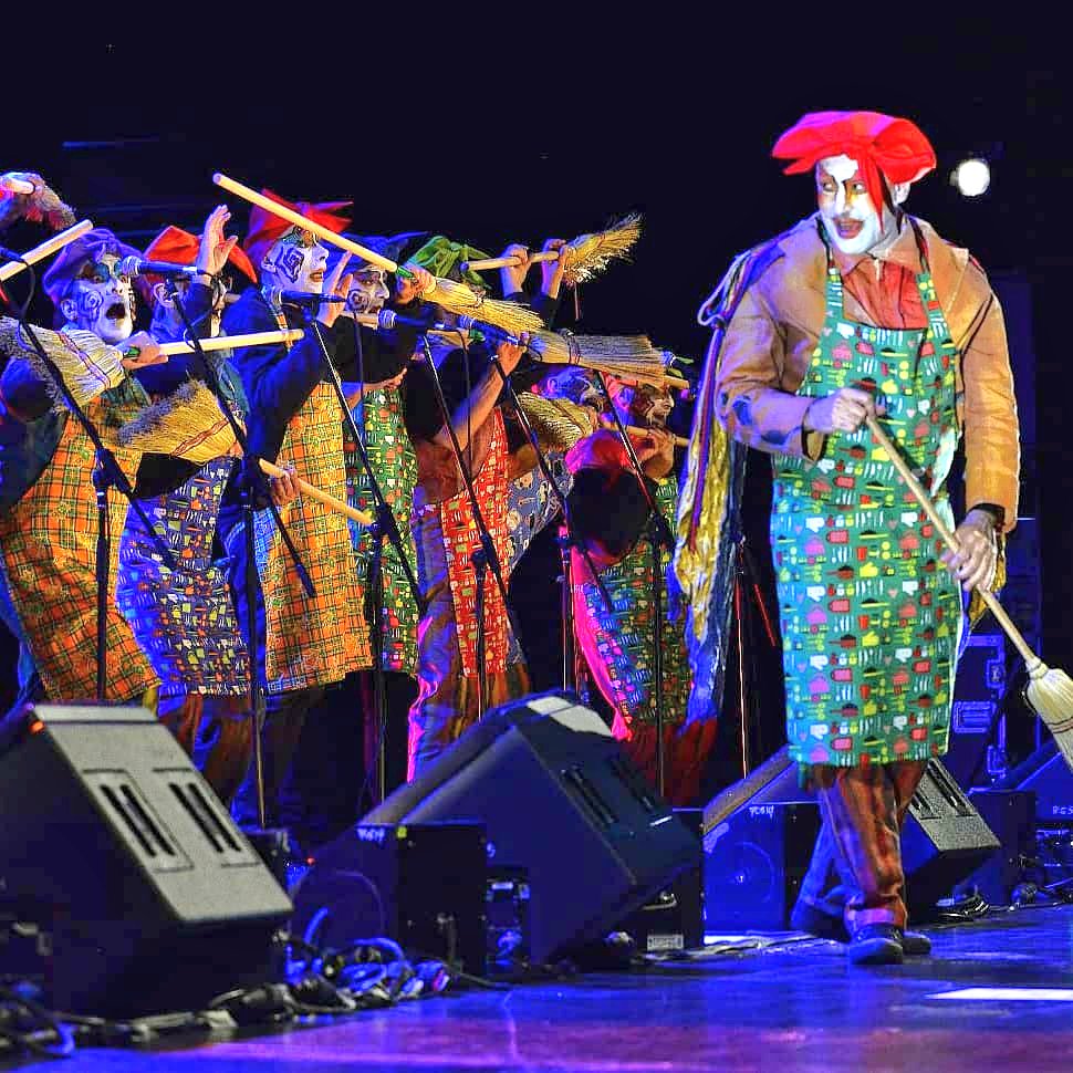 "Nuestro canto habita en la barriada, despertando a la vida en un cuplé"
** <a href="/ContrafarsaOk/">Murga Contrafarsa</a> presenta por última vez #Eltrendelossueños20años ** 
5 de marzo | Antel Arena
🎟️ Entradas en Tickantel tickantel.com.uy/inicio/especta…
#Carnaval #murga
#contrafarsa 
#murgauruguaya