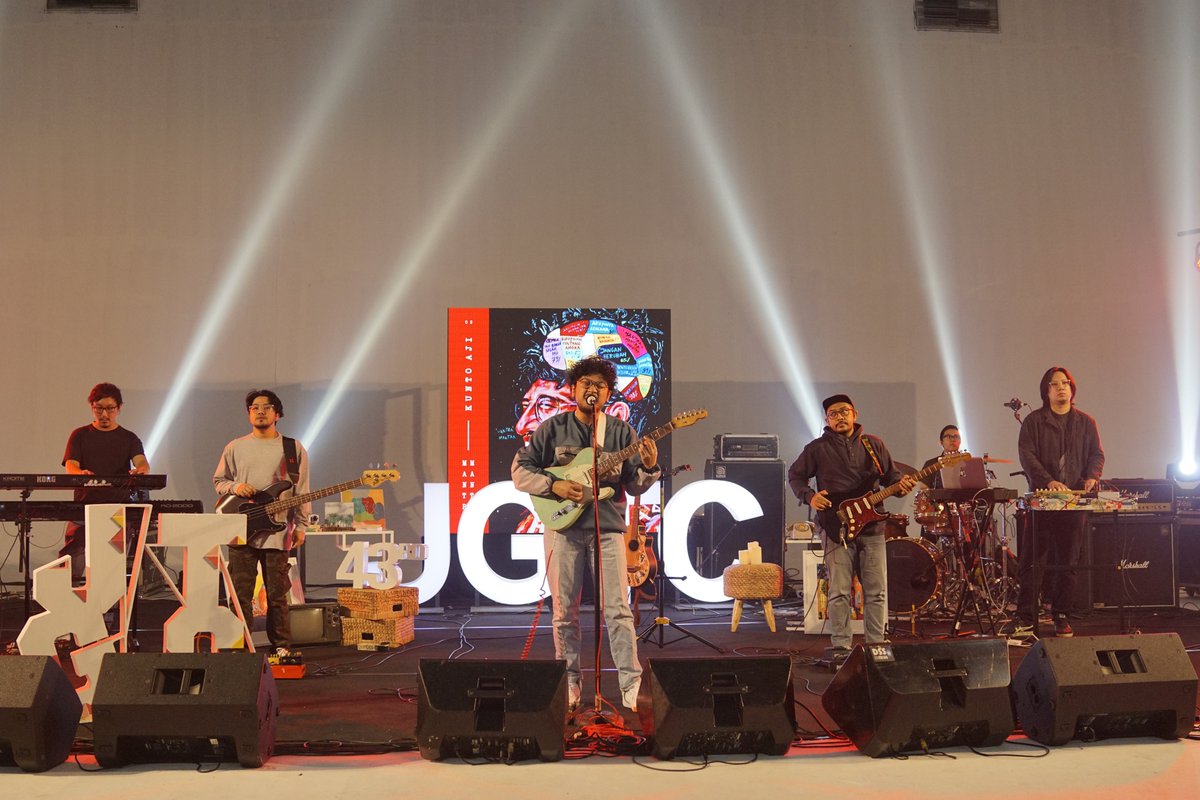 JGTCfestival's tweet photo. Here's an outstanding performance from Kunto Aji at The 43rd Jazz Goes to Campus!
Were you mesmerized by his soothing voice?
The 43rd Jazz Goes to Campus
#Jazzpression https://t.co/MYoHmPDhjI