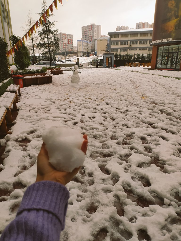 AkabeAlpaydin's tweet photo. İşte KAR                |                 İşte YAR https://t.co/ufaeZrZMw2