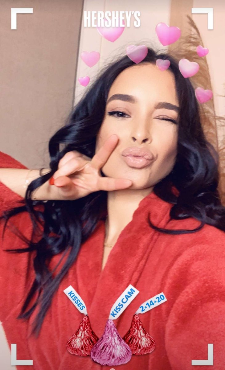 JessicaCWorld's tweet photo. Valentine Date last year 👫🏾💕

@JessicaCaban @BrunoMars https://t.co/oFmnQQnlhX