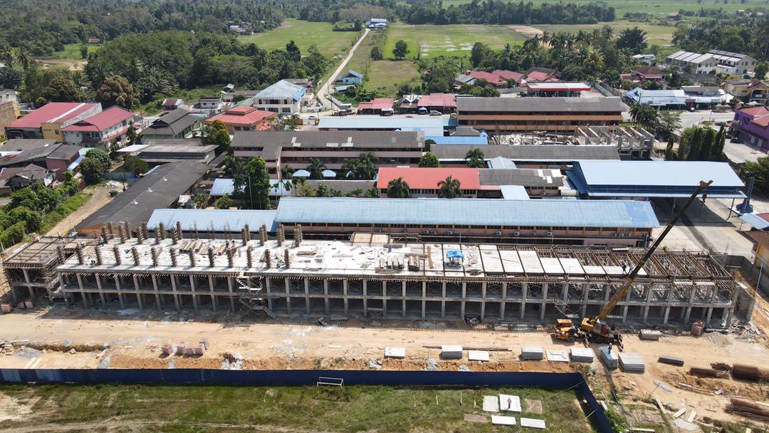 15/02/2021(Isnin)
Kemajuan terkini Projek Pembinaan Bangunan Gantian Satu (1) Blok Bangunan Empat (4) Tingkat, 18 Bilik Darjah Dan Lain-Lain Kemudahan Di Sekolah Menengah Kebangsaan Hamzah (Tawaran Semula)

#jkrmachang
#staysafe