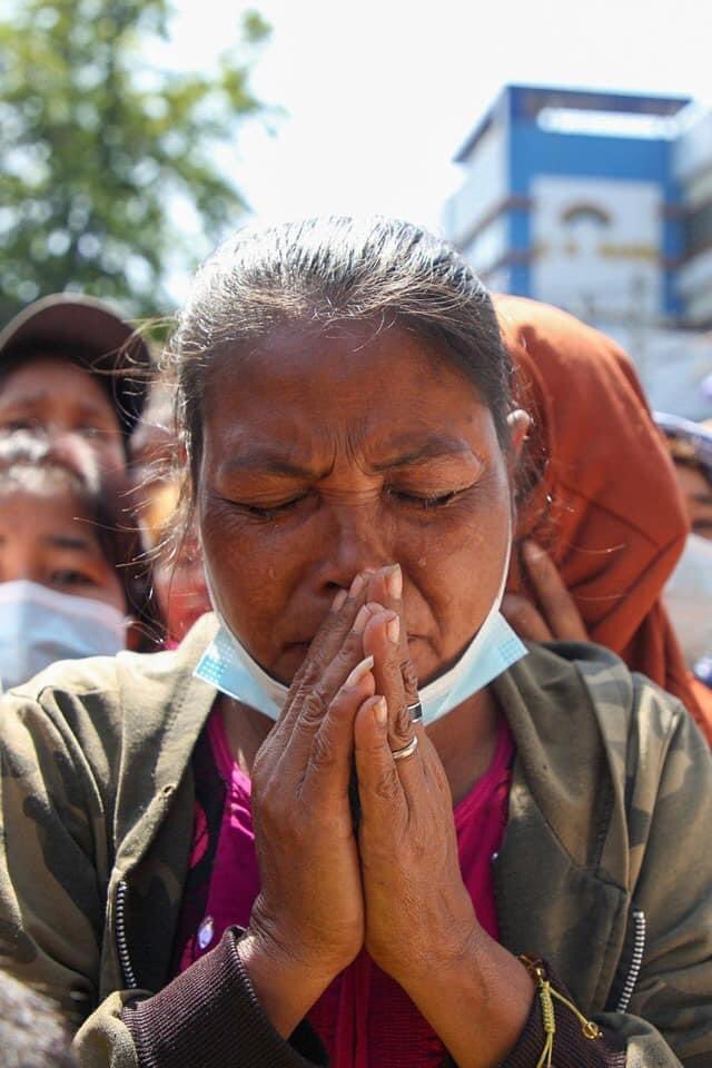 Please hear the voices of us.
If the world ignores us, there is no one to help us. Please help us. 
WE ARE NOT SAFE
#WhatsHappeningInMyanmar 
#Feb15Coup