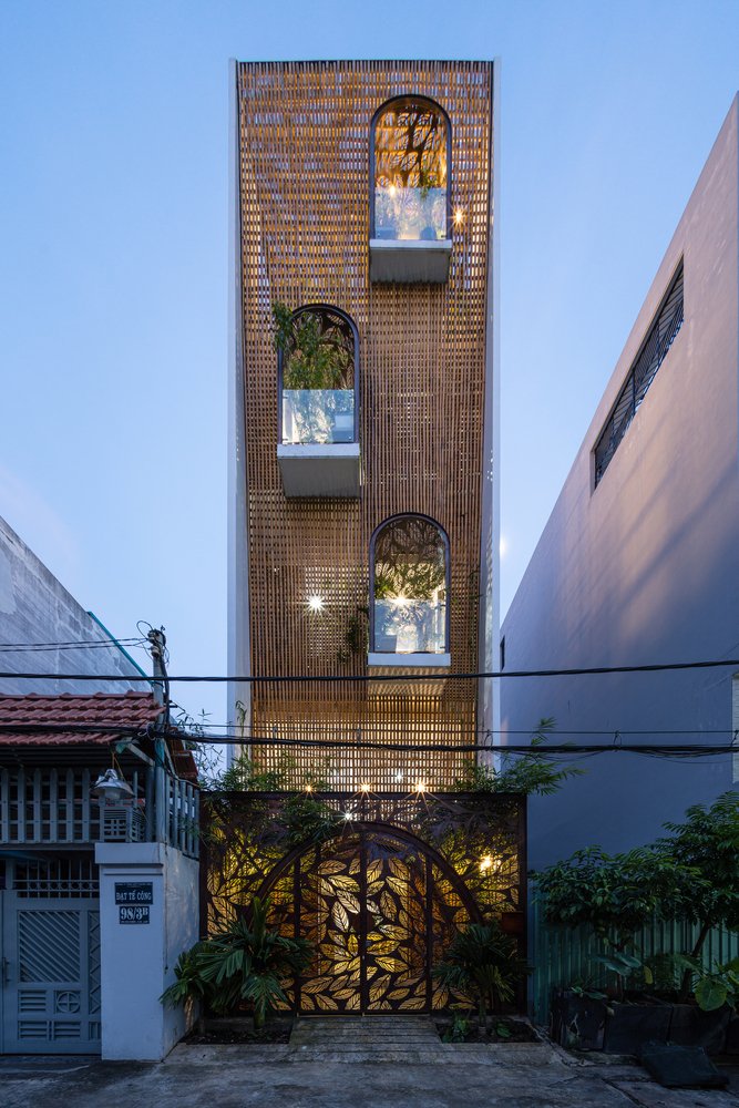 #BEDAHRUMAH: Satu Bulan Satu Rumah Sempit Edisi Februari 2021 FLOATING NEST HOUSE 🇻🇳 Saigon, Vietnam 👷 Atelier NgNg 🏡 4 x 12 m —ulasan singkat—