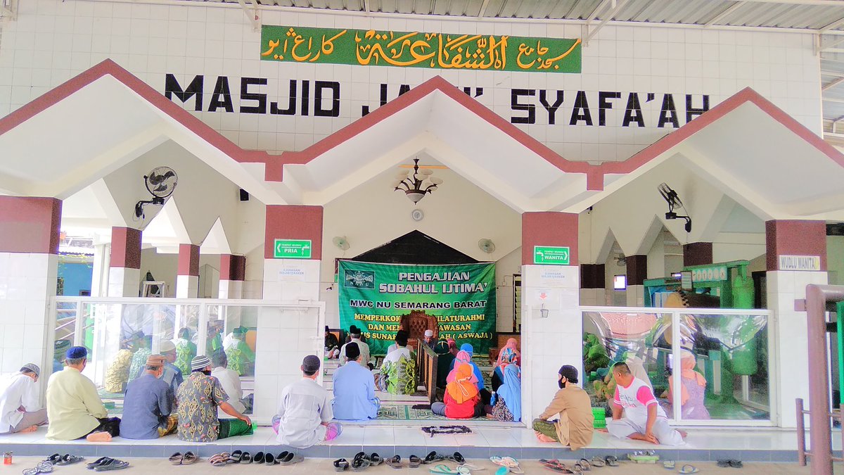 gpansorsembar's tweet photo. Satkoryon Banser Semarang Barat dalam PAM Shobahul Ijtima' MWC NU Semarang Barat bertempat di Masjid Jami' SYAFA'AH Jl. Anjasmoro Tengah III RT 03/RW 06 Karang Ayu, Kota Semarang.
@Official_Ansor @banserNU
#AnsorSemBarJos
#BanserSemBarJos
#Solid1Komando
#KuatSeAkarAkarnya https://t.co/60KpaNAKp1