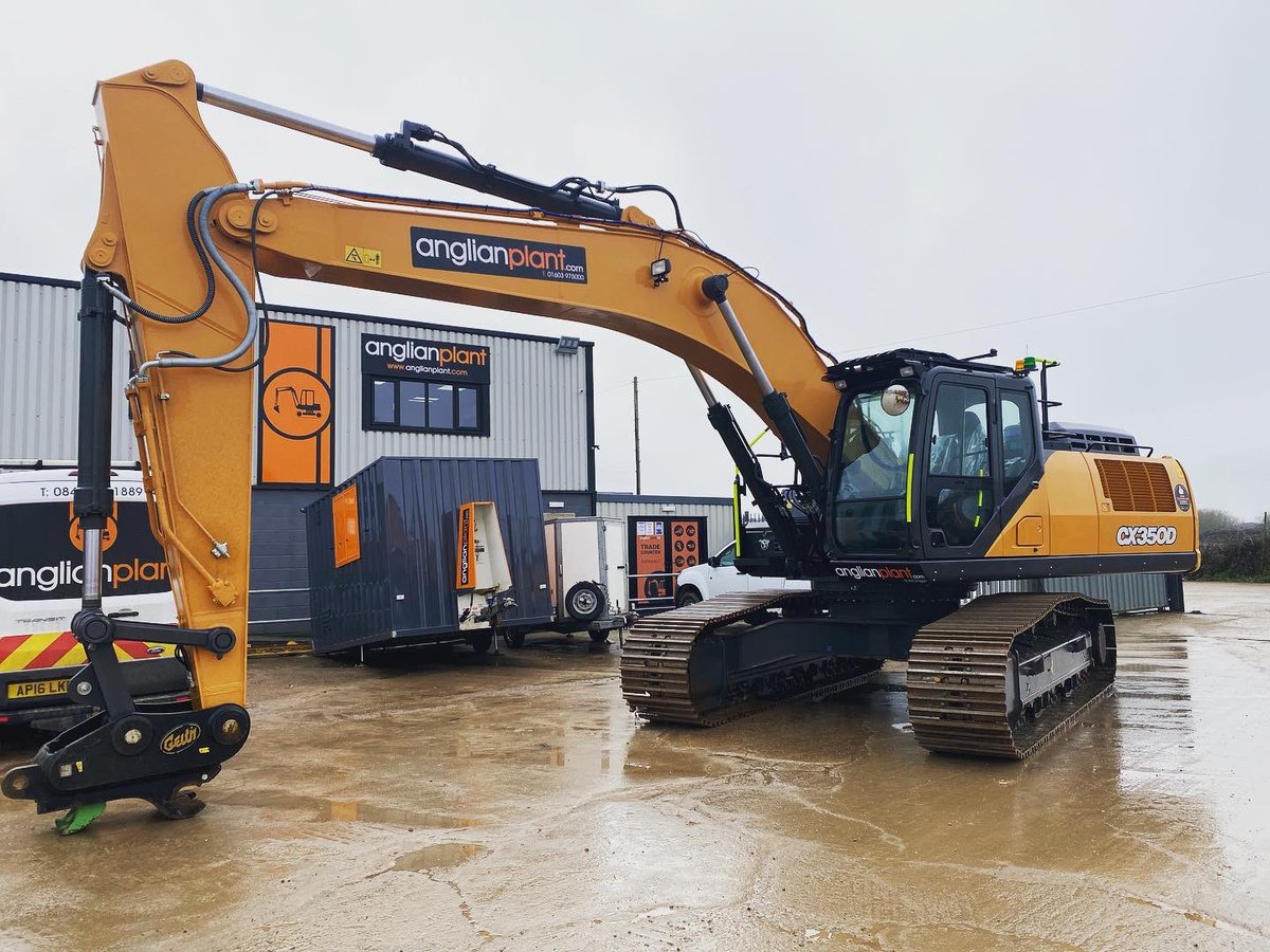 AnglianPlant's tweet photo. The big boys landed!
Our New Case CX350D weighing in at 38400kg π₯ superb lifting capabilities & Japanese reliability ππ»
#poweredaccess #onestopshop #business #localbusiness #norfolk #suffolk #eastanglia #qualitykit #heavymetal #anglianplant https://t.co/liNVa2lmxE
