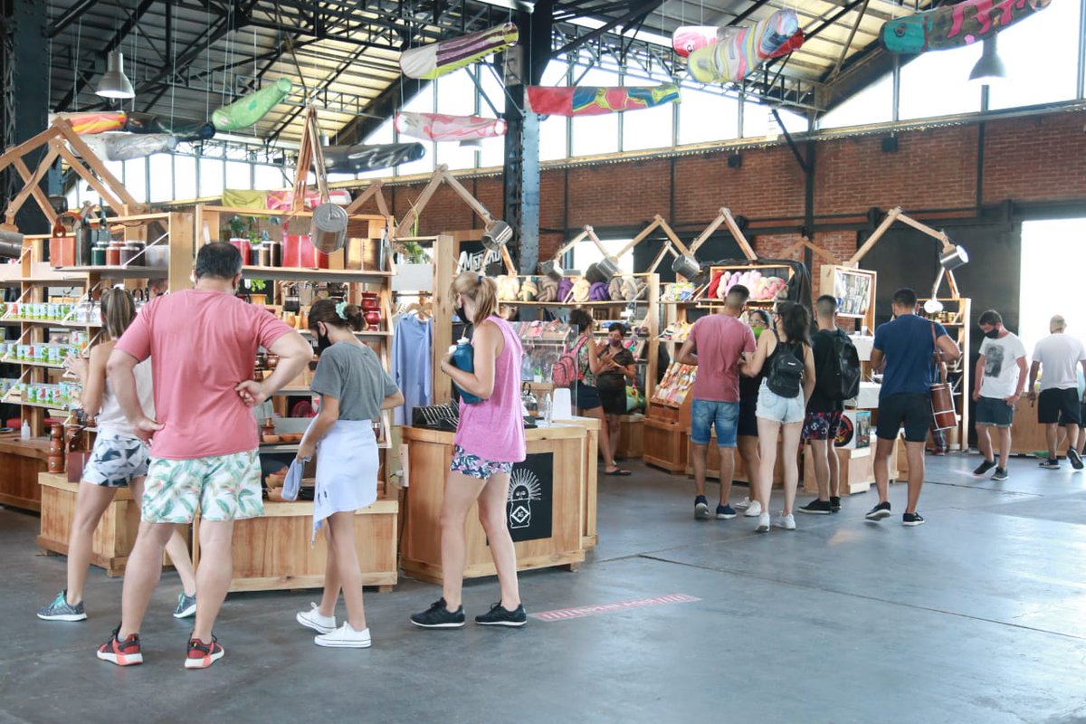 CulturadSantaFe's tweet photo. 💫FINDE LARGO EN EL MERCADO💫Te contamos que este fin de semana, también abrimos nuestras puertas el lunes 15 y martes 16 para acompañarte en tus feriados.🗝️¡Te esperamos de 18:30 a 22h.!✨
@GobSantaFe @CulturadSantaFe
#yoapoyolaproducciónloca #abiertoalcielo #feriar https://t.co/fHyGrU5jqu