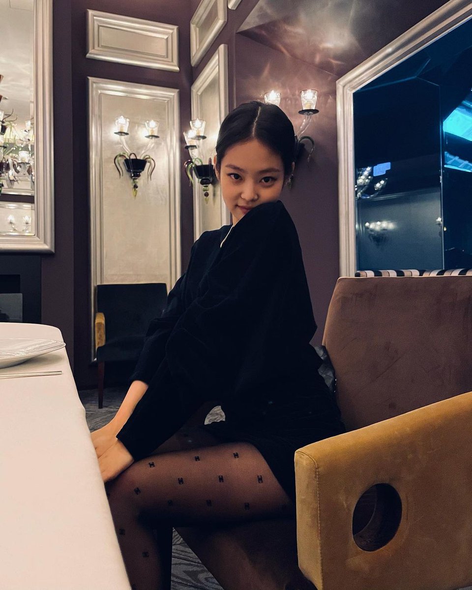 Earth_Jennie's tweet photo. [ARTICLE] Jennie instagram update

3rd Reaction ➡ Recommend ➡ Share with tags
1.https://t.co/Tcr9kZGFwE
2.https://t.co/KKapNq5kgA
3.https://t.co/E29yDYmUZN
4.https://t.co/taC06PxUvh
5.https://t.co/ZG9CHUkhXe

#JENNIE #제니 블랙핑크 제니
@BLACKPINK https://t.co/e784Otk9FY