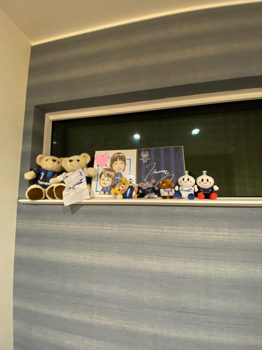 aooooooo35's tweet photo. 千里阪急でさえきさんに娘たちを描いてもらいました！飾っていい感じ☆宝物です♪
さえきさんのガンバグッズ発売して欲しい！！応援してます！！
@3eki 
#似顔絵ガンバ風 https://t.co/3Jd236oZEp