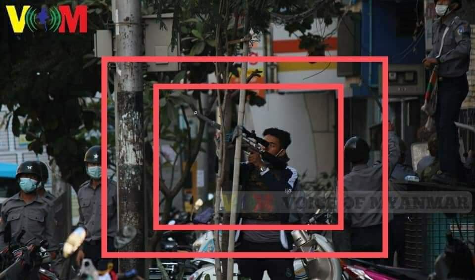 ThuThuTzl's tweet photo. Military soldier (wearing police uniform) from Mandalay Central Bank demonstration use catapult to strike peaceful protesting people.
Now you can see who is starting the violence!!!
WE ARE NOT SAFE 
@freya_cole @UN @UNHumanRights @UN_HRC 
#Feb15Coup
#WhatsHappeningInMyanmar https://t.co/n0bv5sg08R