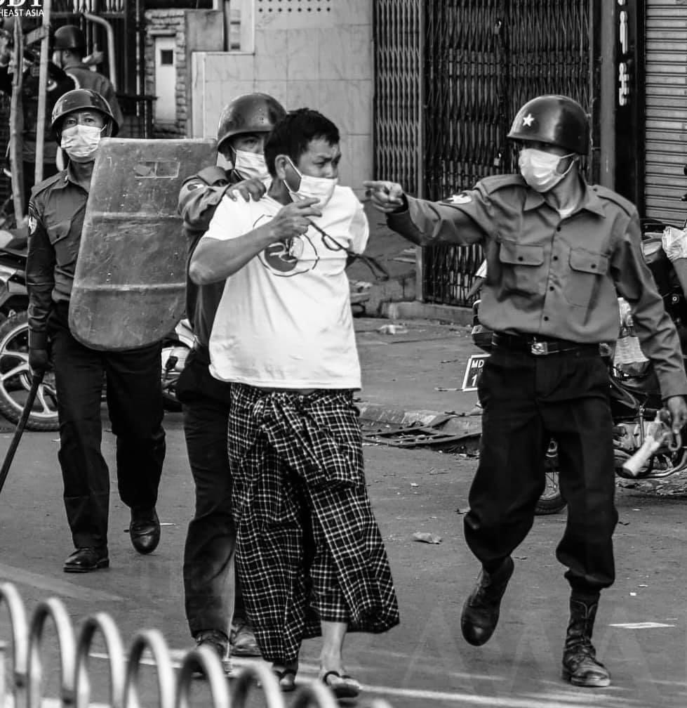 Junta starts VIOLENCE.
This man was just standing near his bike when police came to take him by force.He kept begging “I wasn’t doing anything.I was just standing here looking at my bike”. But still police hit him,verbally assaulted him and took him away.  #Feb15Coup