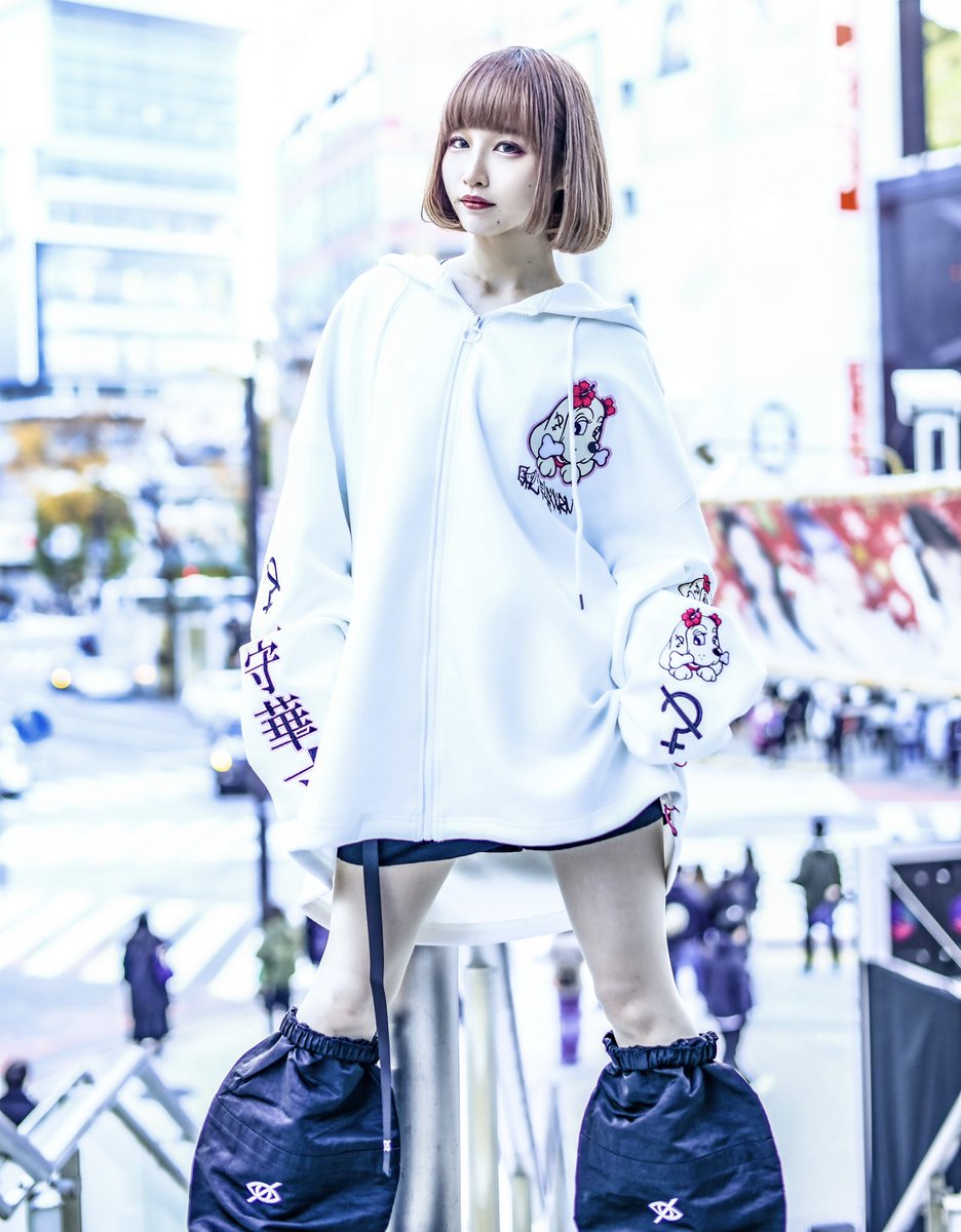 KRY_official_'s tweet photo. GALFY×KRY×XRN
トリプルネーム

オーバーサイズ
フルZIP HOODIE

・ホワイト

KRYSHOP渋谷109
販売開始卍 https://t.co/ghTZ8fwnPg