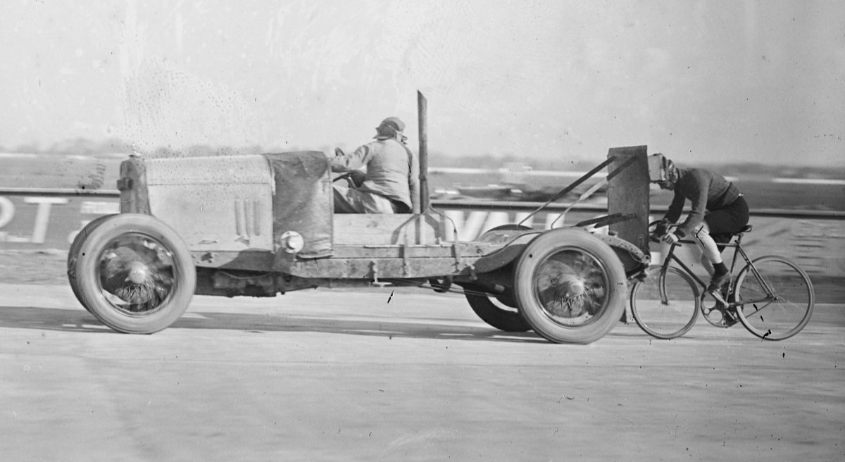 Le vélo, instrument de vitesse.