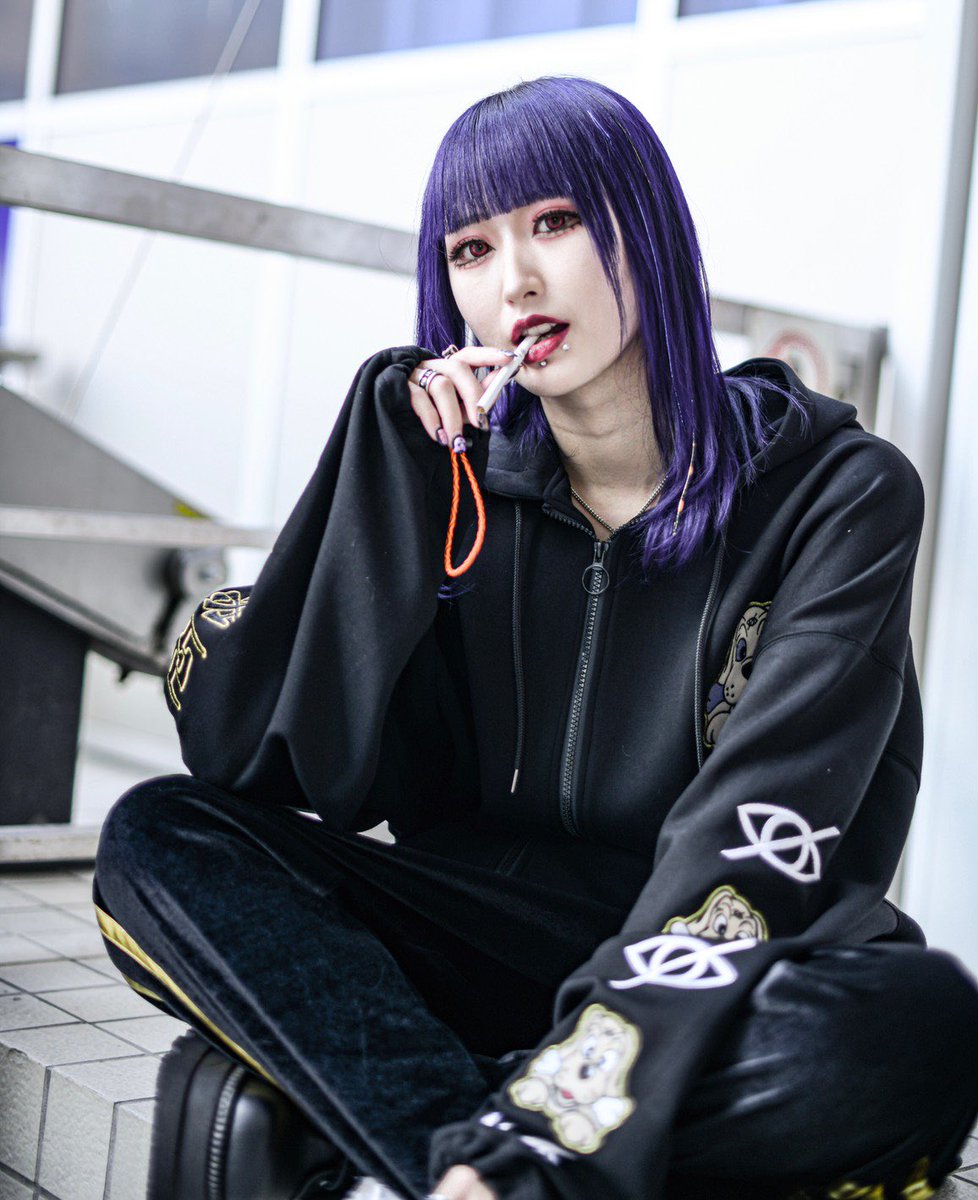 KRY_official_'s tweet photo. GALFY×KRY×XRN
トリプルネーム

オーバーサイズ
フルZIP HOODIE

・ブラック

KRYSHOP渋谷109
販売開始卍 https://t.co/TU9MahaXSF
